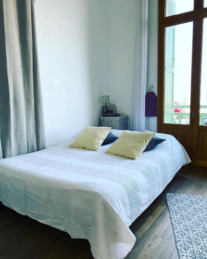 Villa Les Fleurs Appartement En Front De Mer 메르레뱅 외부 사진