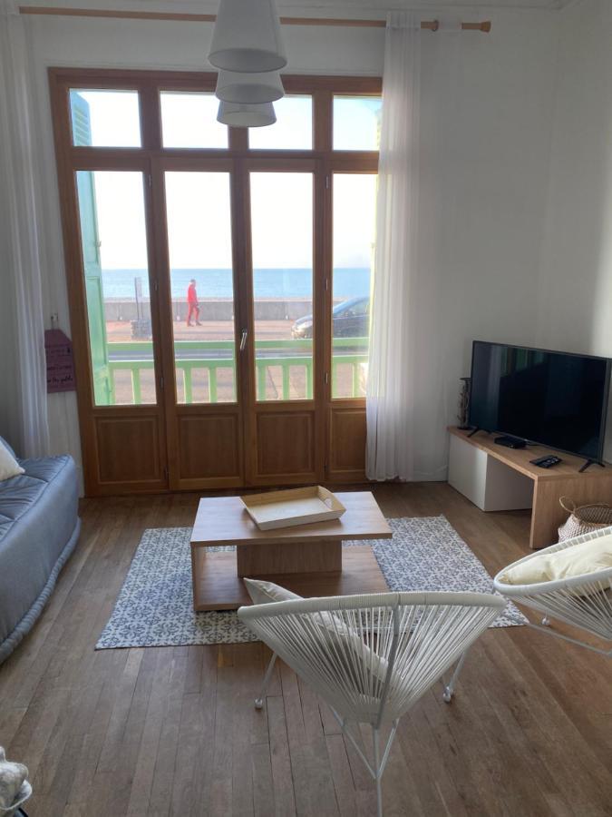 Villa Les Fleurs Appartement En Front De Mer 메르레뱅 외부 사진